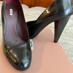 Miu Miu dark gray patent pumps